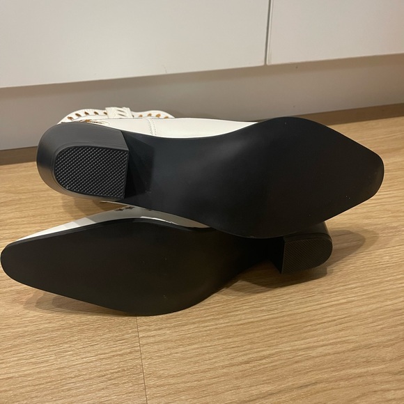 White Embroidered Cowgirl Boots - Picture 4 of 5